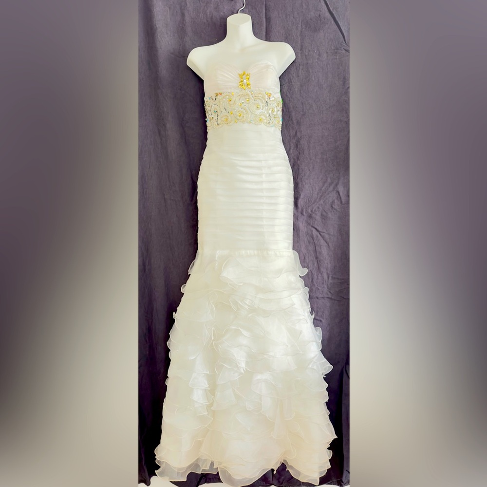 Wedding dress. Embellished w beads and embroidery XS